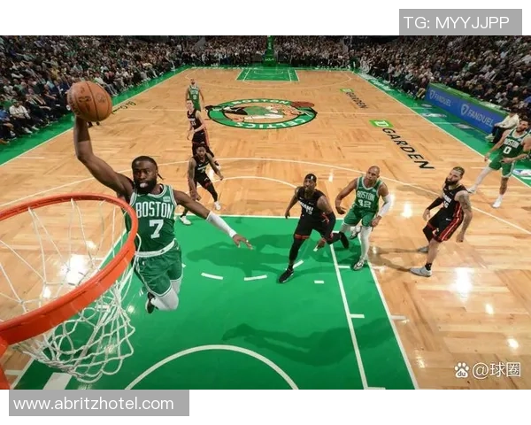 热火与凯尔特人激烈对抗引发场内冲突球员们纷纷上阵捍卫尊严